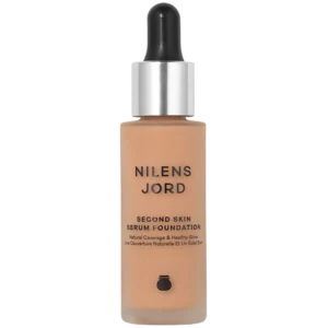 Nilens Jord Second Skin Serum Foundation 28 ml – No. 557 Sand